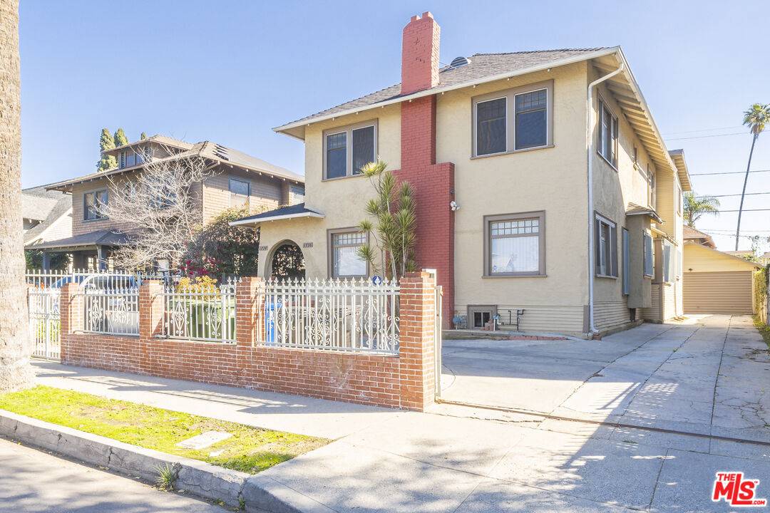 1734 S Hobart Blvd, Los Angeles, CA 90006