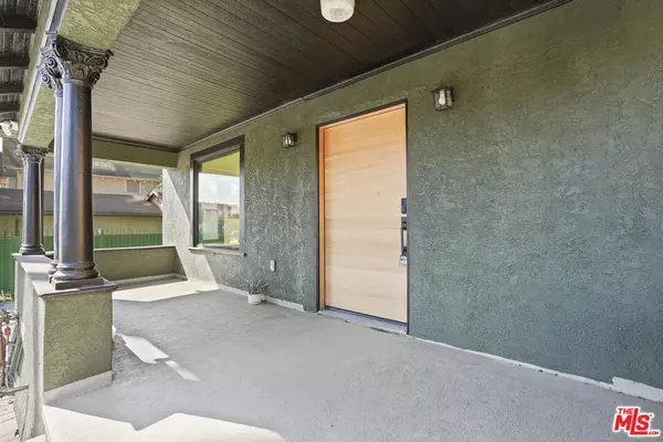 Los Angeles, CA 90007,2745 Kenwood Ave