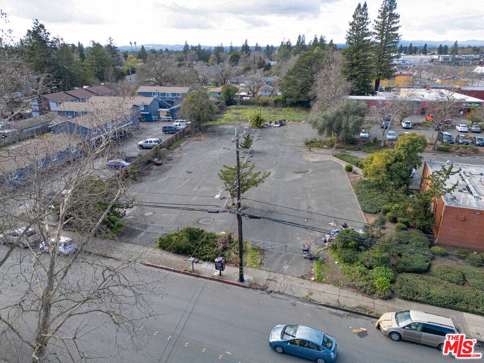 595 Dutton Ave, Santa Rosa, CA 95407