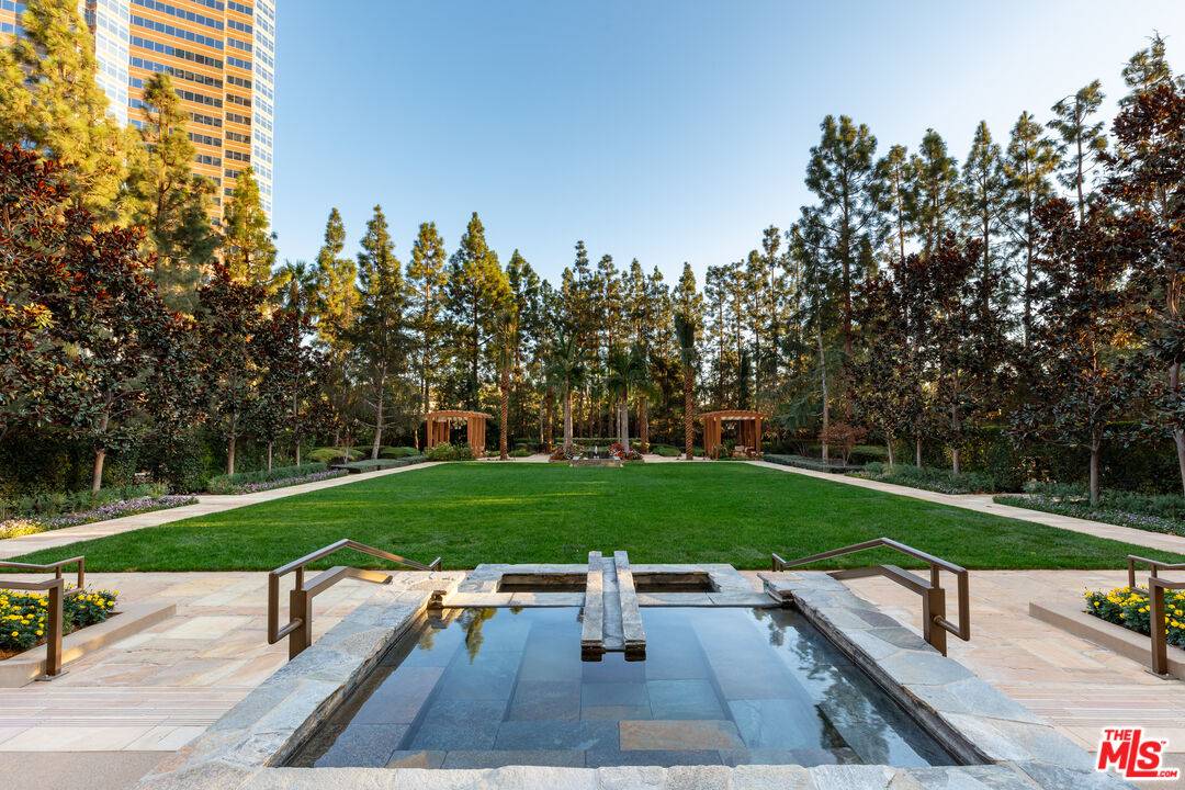 Los Angeles, CA 90067,1 W Century Dr #30C