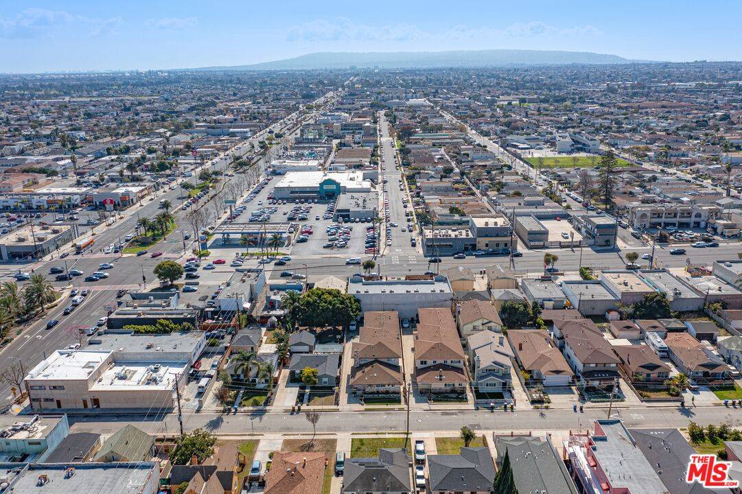 Hawthorne, CA 90250,4446 W 142nd St