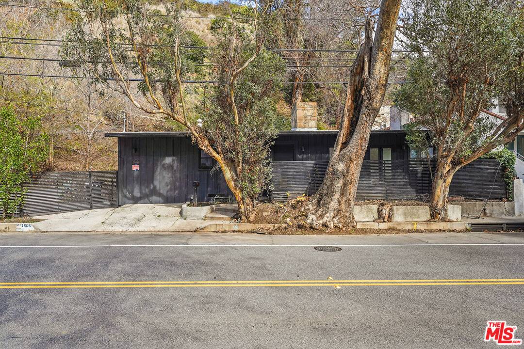 Beverly Hills, CA 90210,1806 Benedict Canyon Dr