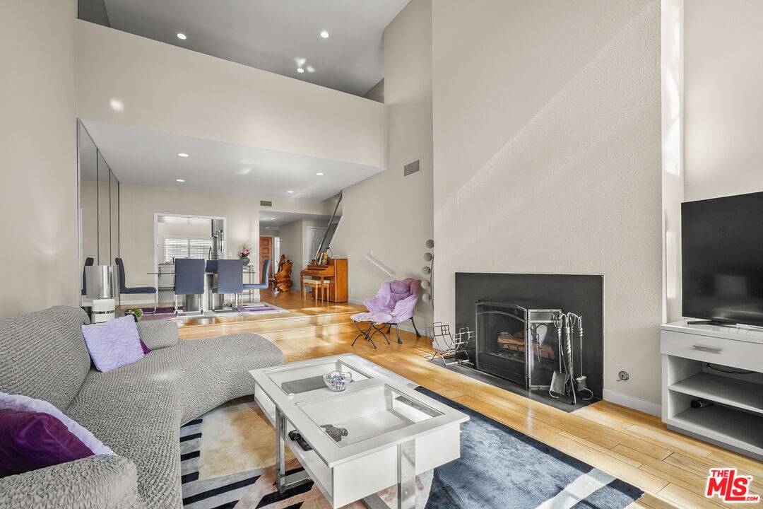 Marina Del Rey, CA 90292,4338 Redwood Ave #B303