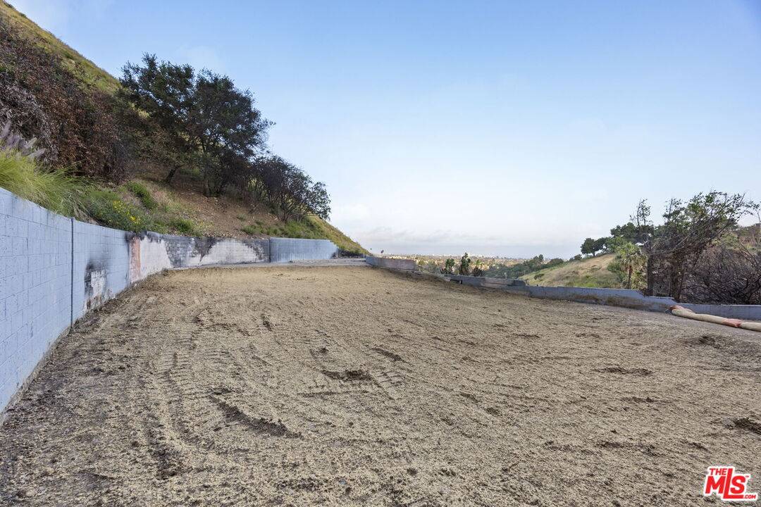 Pacific Palisades, CA 90272,16613 Pequeno Pl