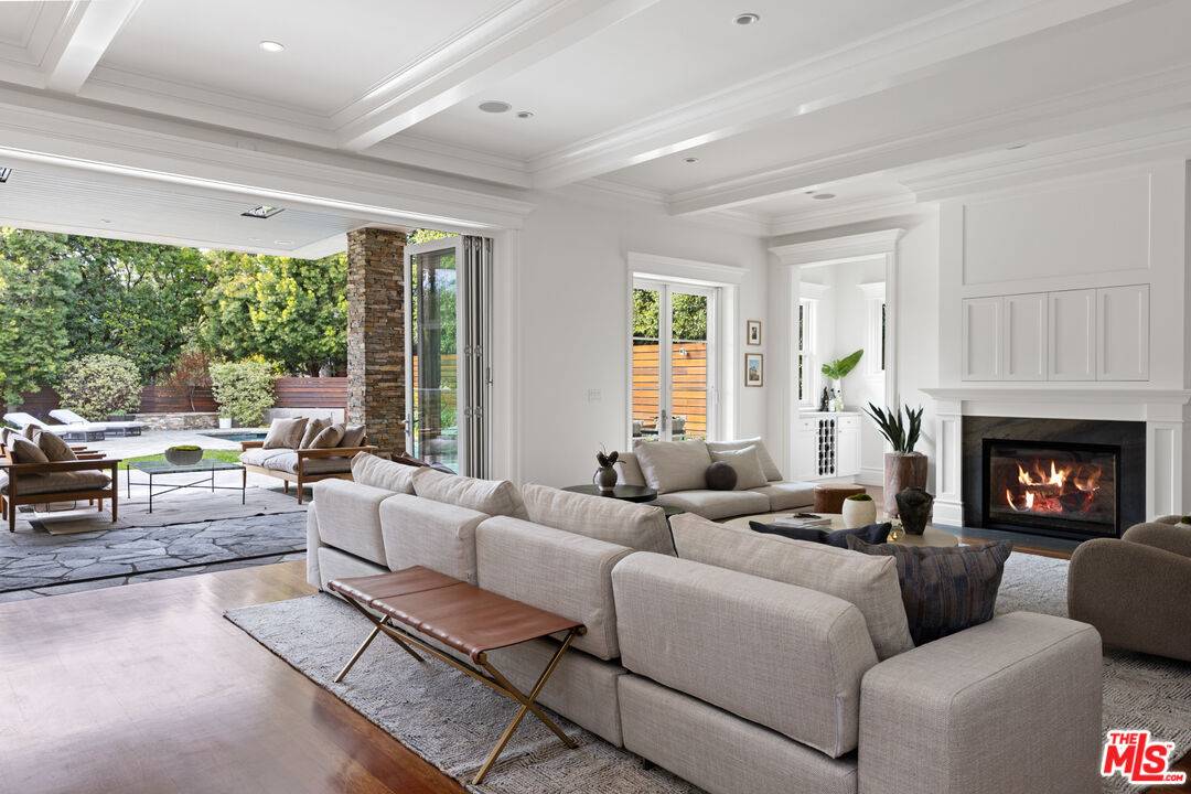 Los Angeles, CA 90049,235 Oceano Dr