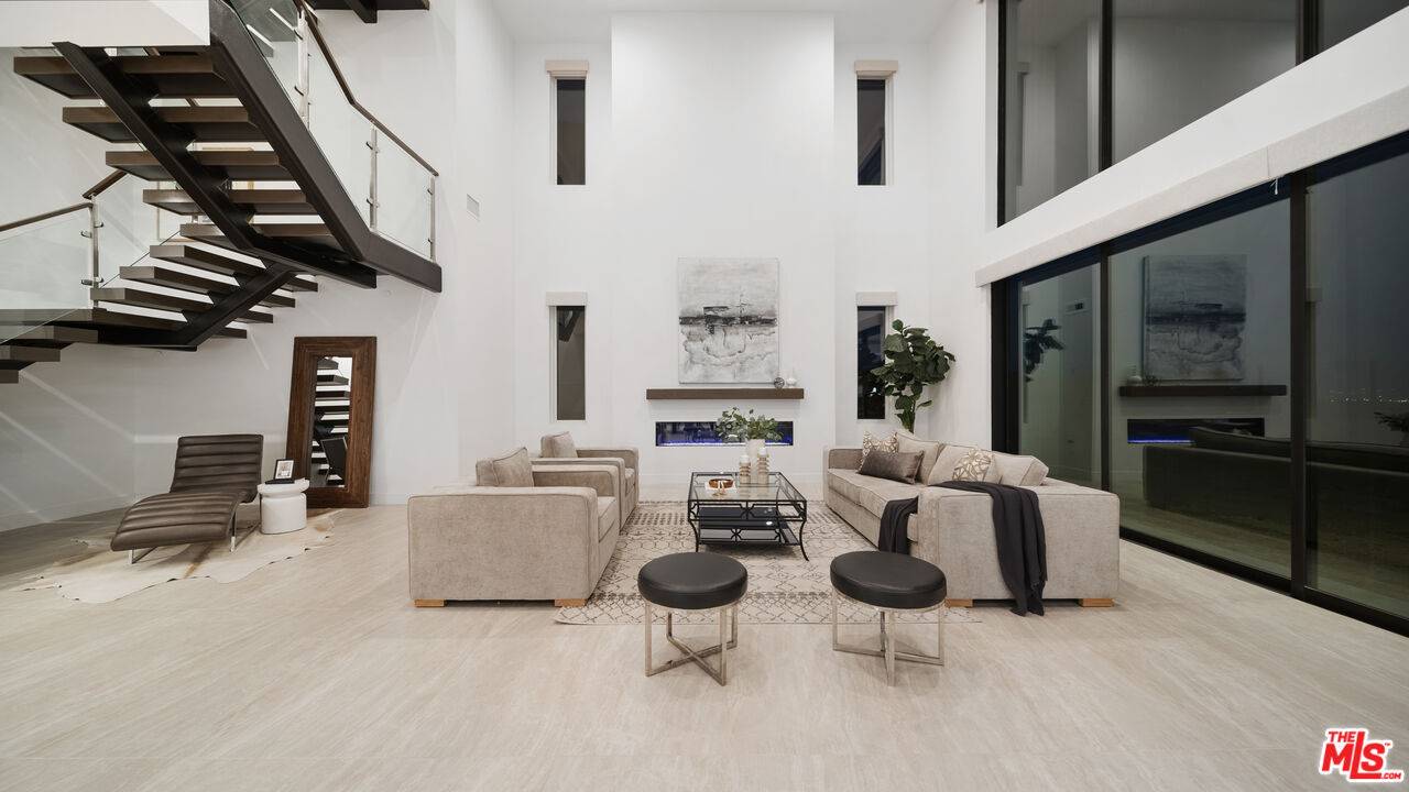 11782 N Hillsborough Ln, Porter Ranch, CA 91326