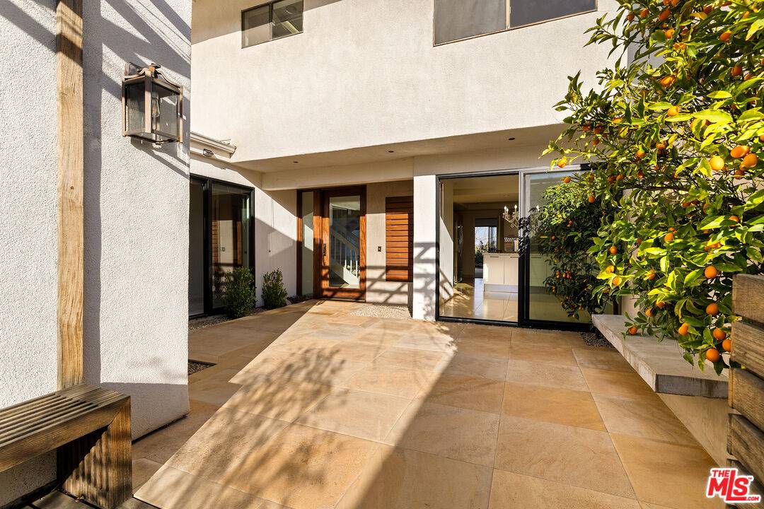 Los Angeles, CA 90077,2548 Angelo Dr