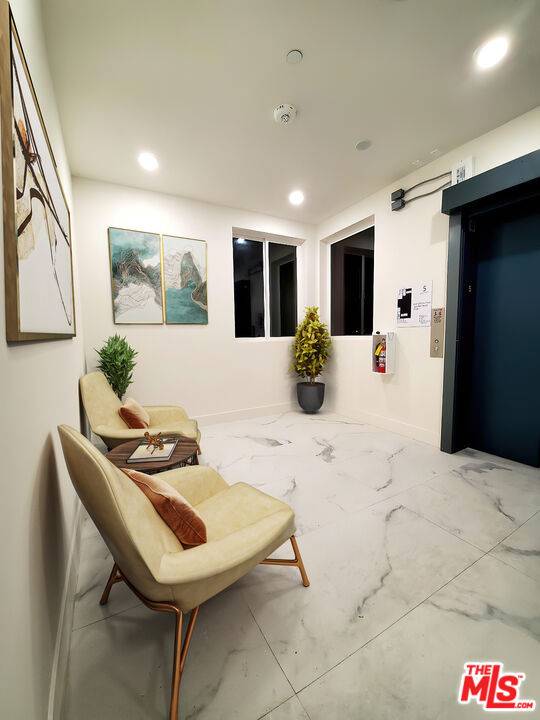 Los Angeles, CA 90034,3643 Empire Dr #501