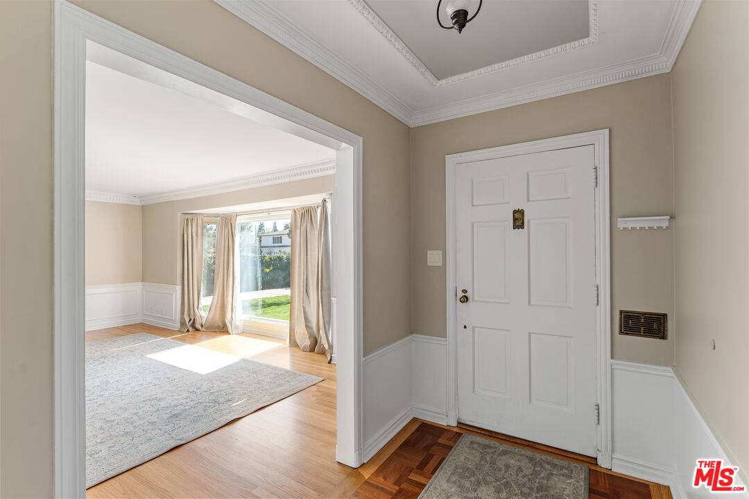 Woodland Hills, CA 91367,23017 Sylvan St