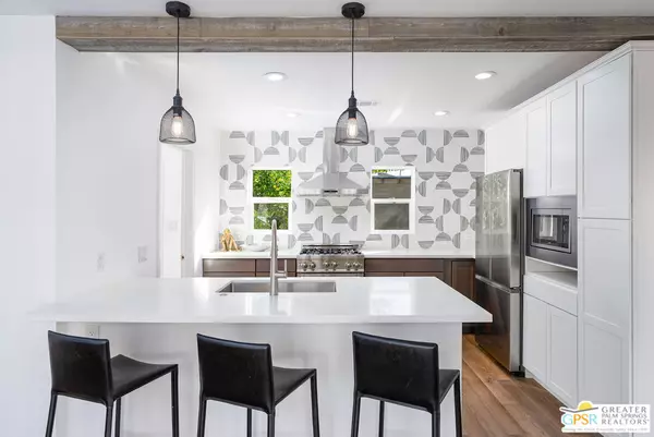 102 Fondulac St, Palm Springs, CA 92264