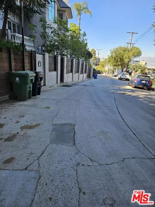 Los Angeles, CA 90068,6893 Pacific View Dr