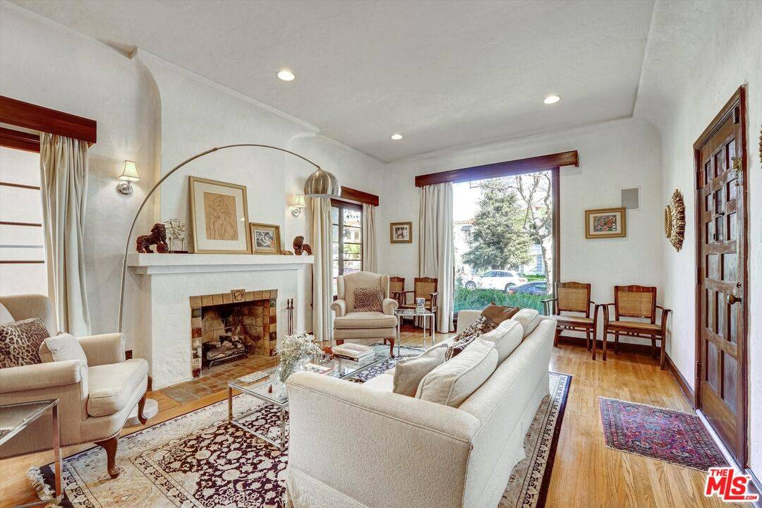 1141 S Hayworth Ave, Los Angeles, CA 90035