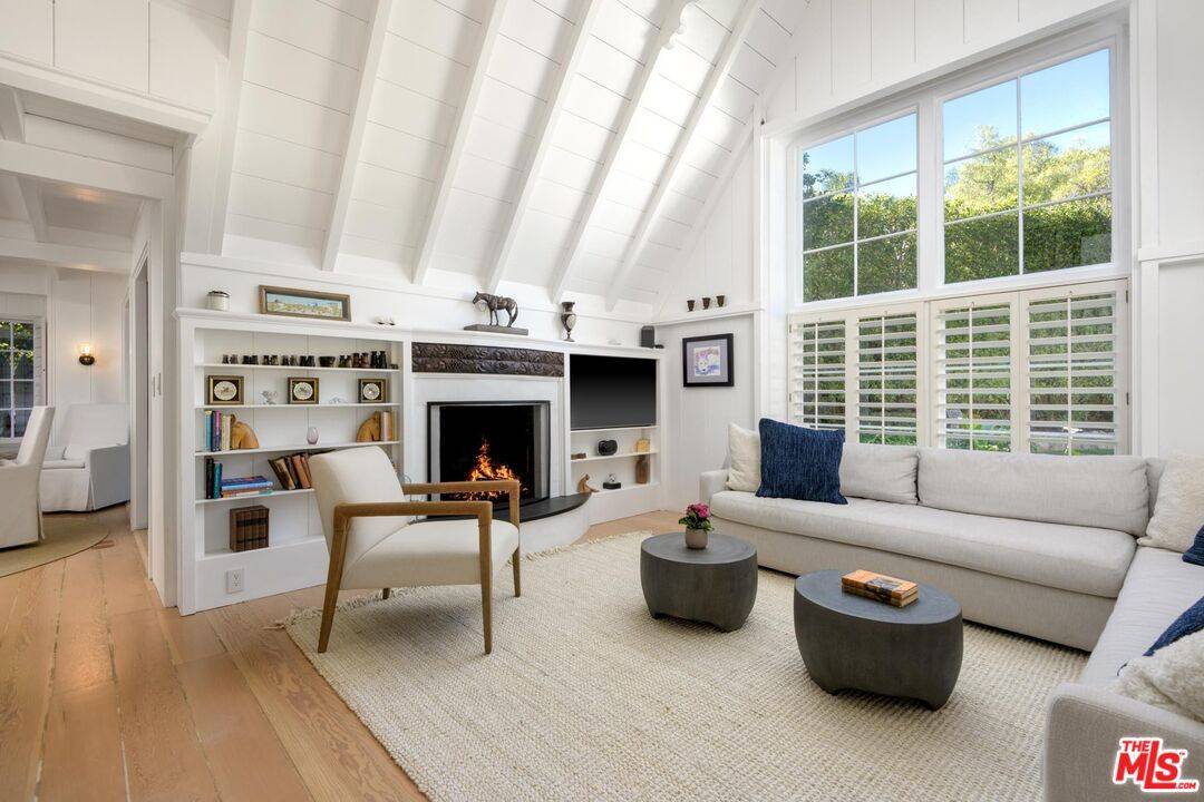 Santa Barbara, CA 93108,1 Rosemary Ln