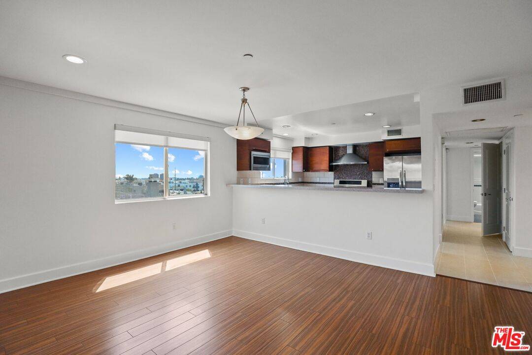 Los Angeles, CA 90025,1417 Butler Ave #103