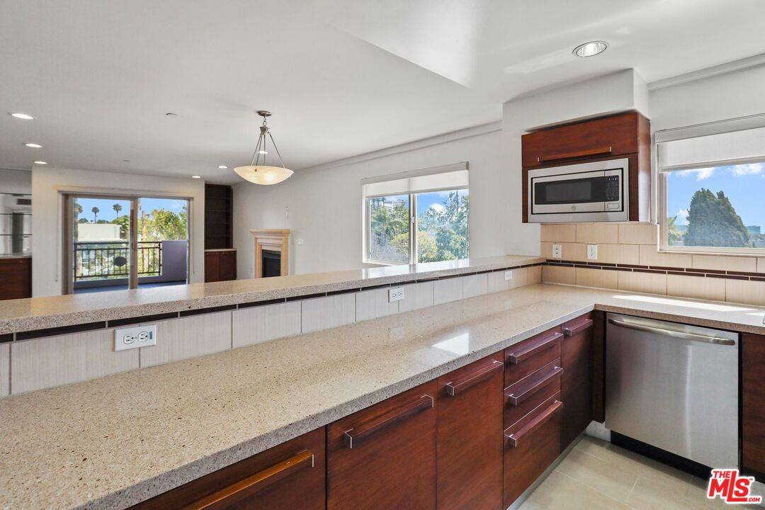 Los Angeles, CA 90025,1417 Butler Ave #103