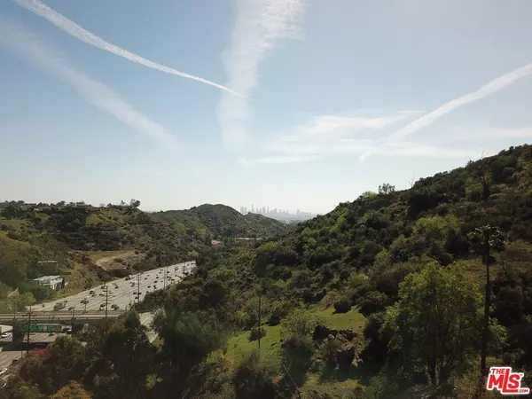 2925 N Park Center Dr, Los Angeles, CA 90068
