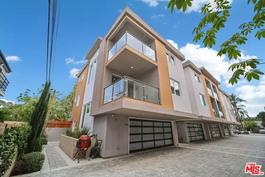 11821 W Holly Way, Valley Village, CA 91607