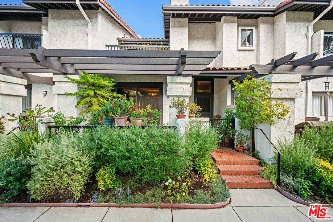 1490 Palisades Dr, Pacific Palisades, CA 90272