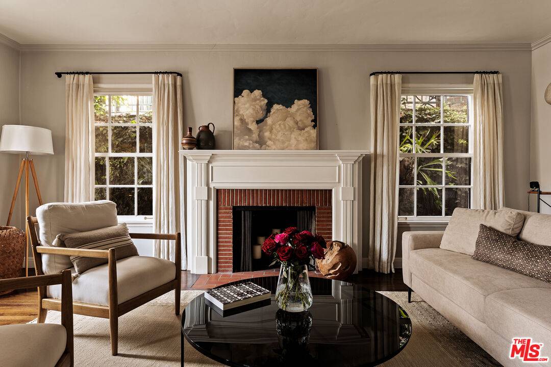 9027 Phyllis Ave, West Hollywood, CA 90069