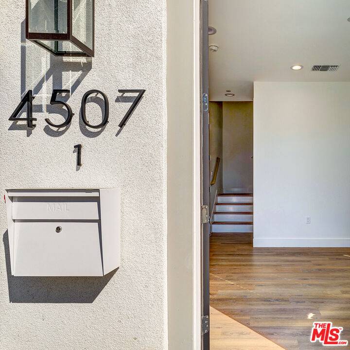 Los Angeles, CA 90019,4507 Saturn St #4507