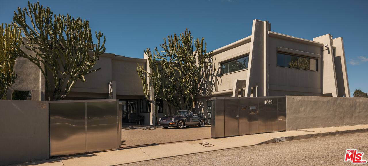 Los Angeles, CA 90077,1649 Stradella Rd