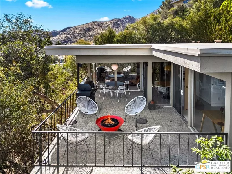 2020 Southridge Dr, Palm Springs, CA 92264
