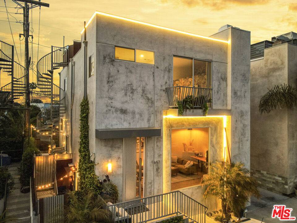 Venice, CA 90291,657 Mildred Ave