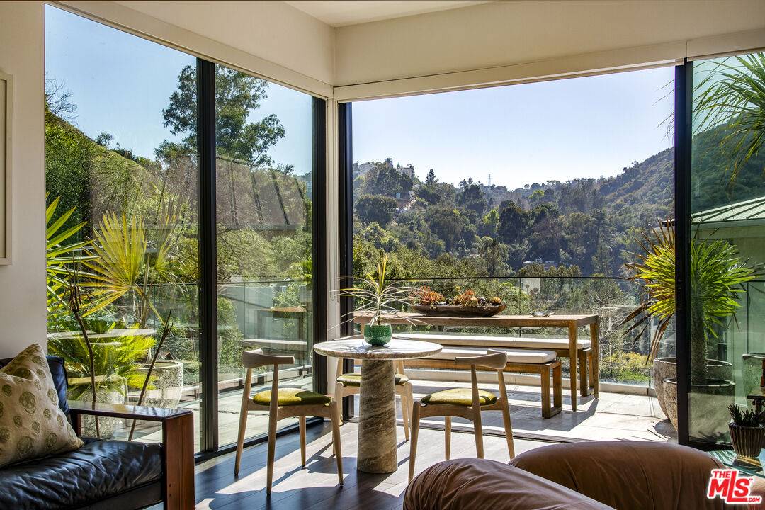 8145 Willow Glen Rd, Los Angeles, CA 90046