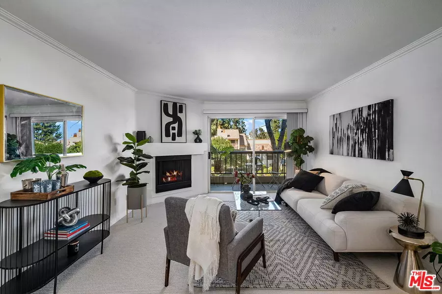 21550 Burbank Blvd #207, Woodland Hills, CA 91367