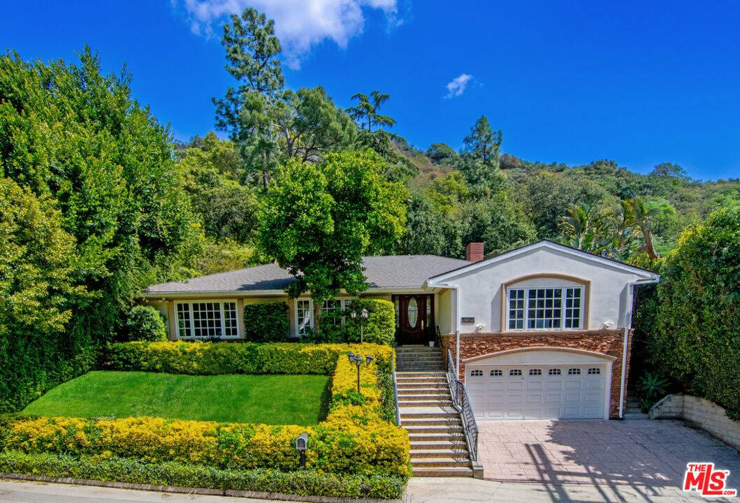2260 Bowmont Dr, Beverly Hills, CA 90210