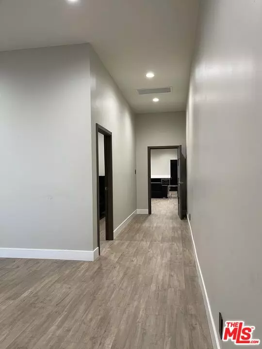 North Hollywood, CA 91601,5627 Cahuenga Blvd