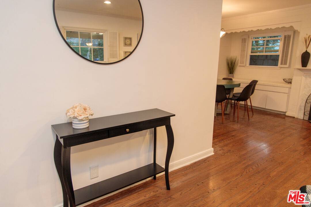 Los Angeles, CA 90049,11362 Homedale St