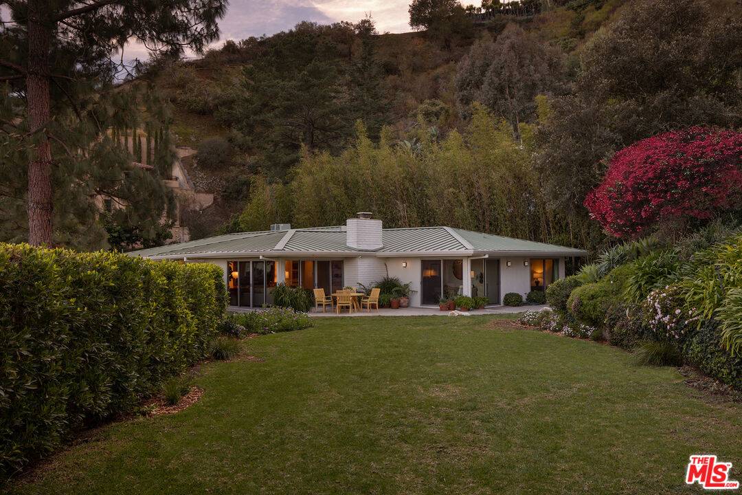 1726 Stone Canyon Rd, Los Angeles, CA 90077