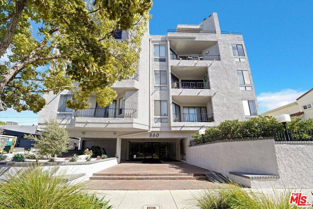 Los Angeles, CA 90048,660 N Sweetzer Ave #206