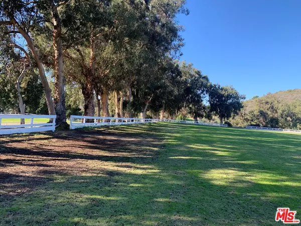 1058 Villa Grove Dr, Pacific Palisades, CA 90272