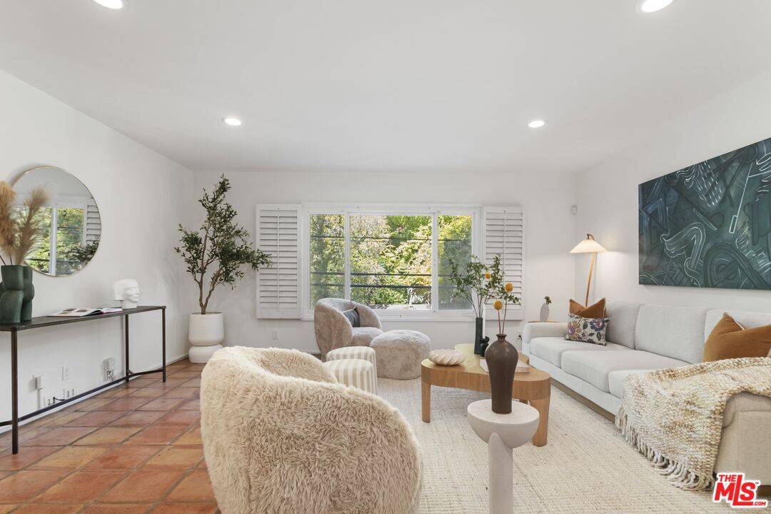 Los Angeles, CA 90046,8590 Wonderland Ave