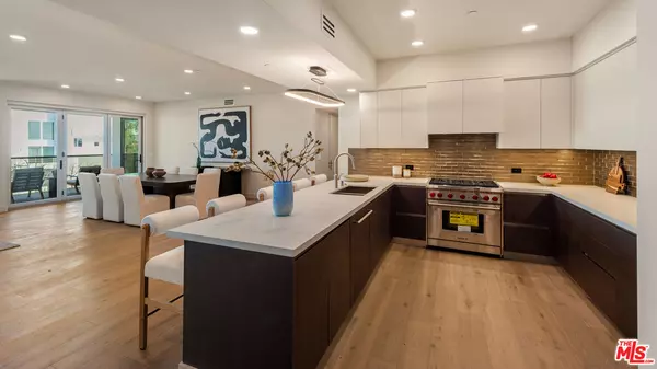 Los Angeles, CA 90049,505 Barrington #302