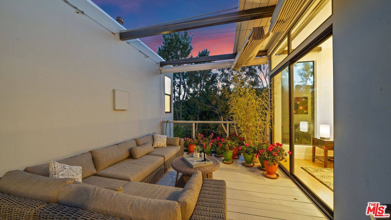 Los Angeles, CA 90046,2461 Crest View Dr