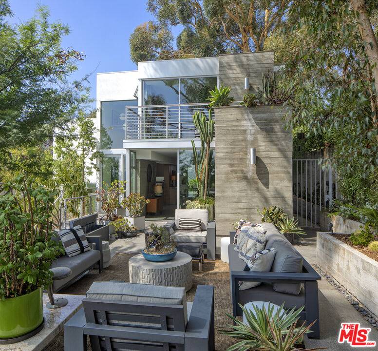 Los Angeles, CA 90026,3519 Carnation Ave