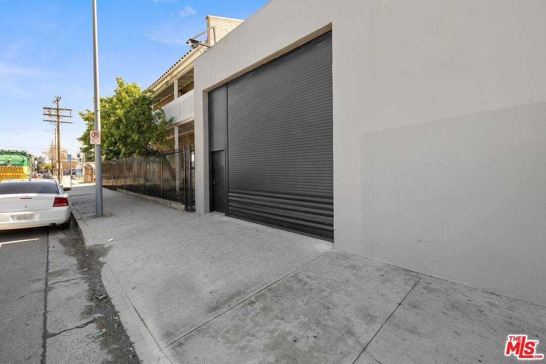 Tarzana, CA 91356,18536 Oxnard St
