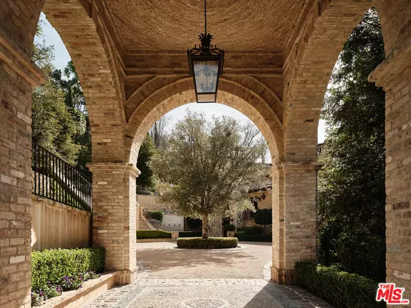 Los Angeles, CA 90077,10936 Chalon Rd