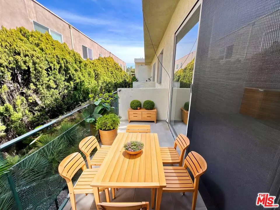 Santa Monica, CA 90403,1128 10th St #10