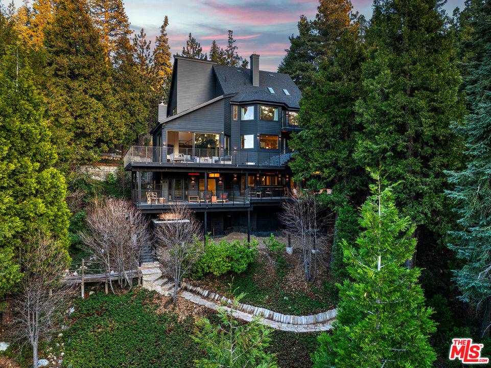 654 S Cumberland Dr, Lake Arrowhead, CA 92352