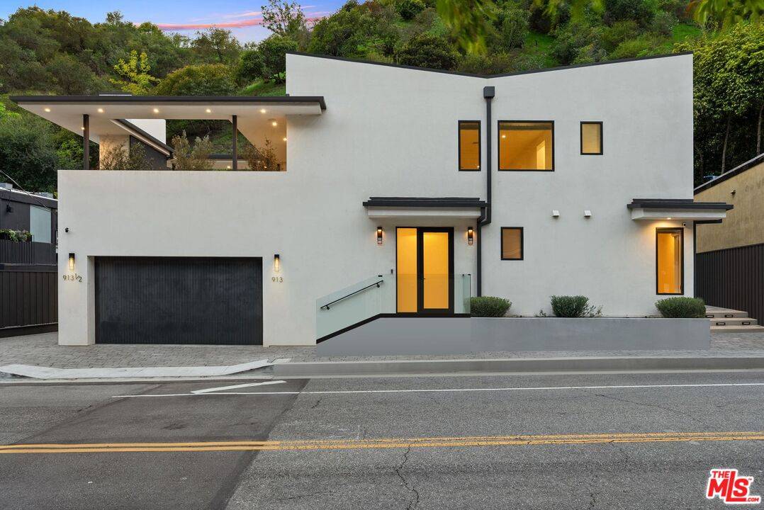 Bel Air, CA 90077,913 N Beverly Glen Blvd