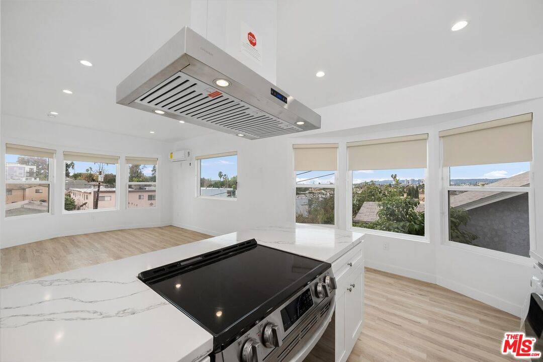 4711 St Elmo Dr, Los Angeles, CA 90019