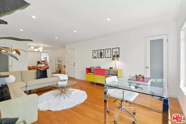 Los Angeles, CA 90046,1615 N LAUREL AVE #211