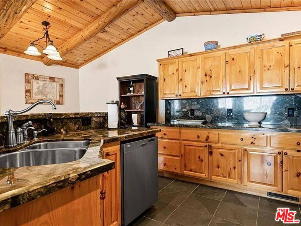 Big Bear Lake, CA 92315,1362 Balsam Dr