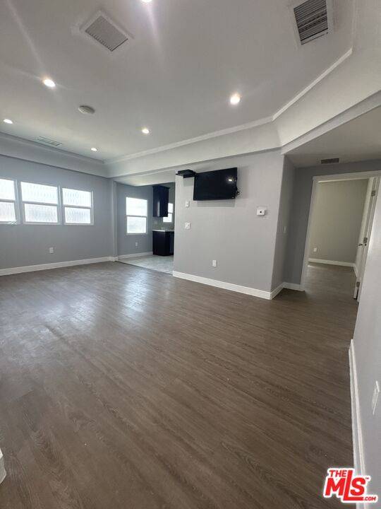 Los Angeles, CA 90043,2418 W 48th St #2418
