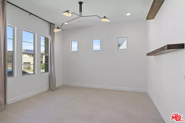 Chatsworth, CA 91311,11731 Canoga Ave