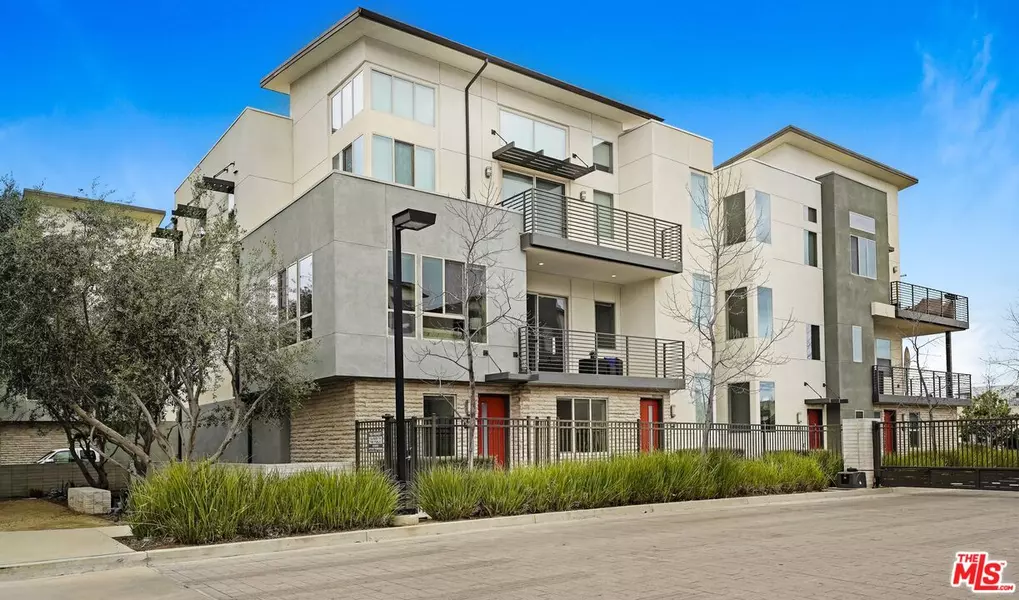 19517 Cardigan Dr, Northridge, CA 91324